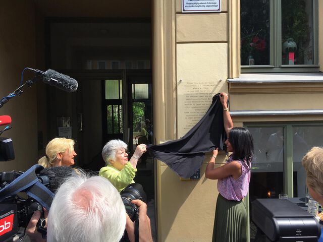 Enthüllung der Gedenktafel für die Mäzenin Marola M. Lebeck am 11.Juni 2019