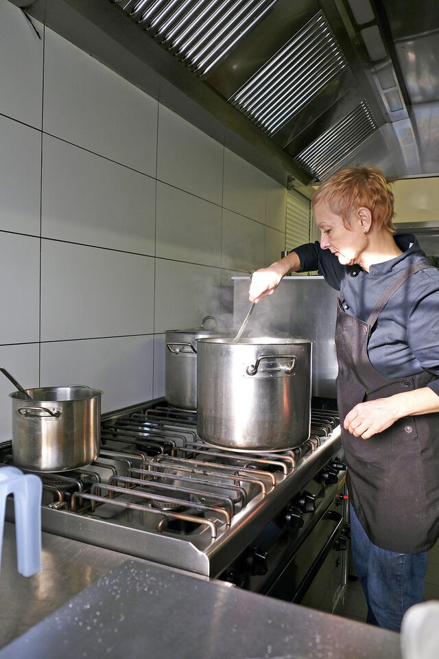 Marion macht aus Spenden was Leckeres.