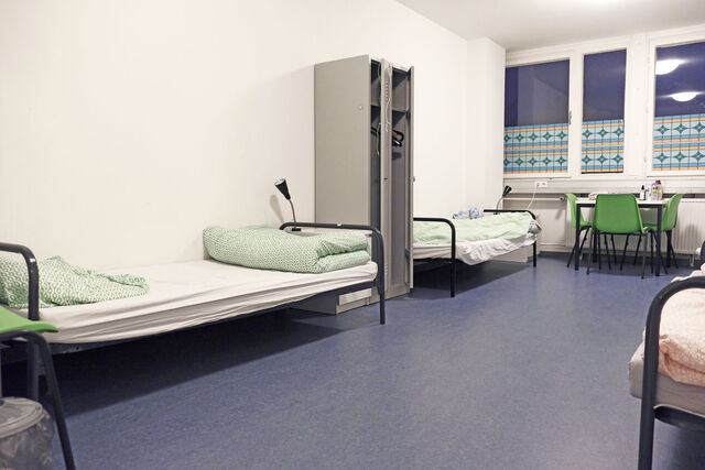 Eins der 8 Zimmer unserer Not­übernachtung.